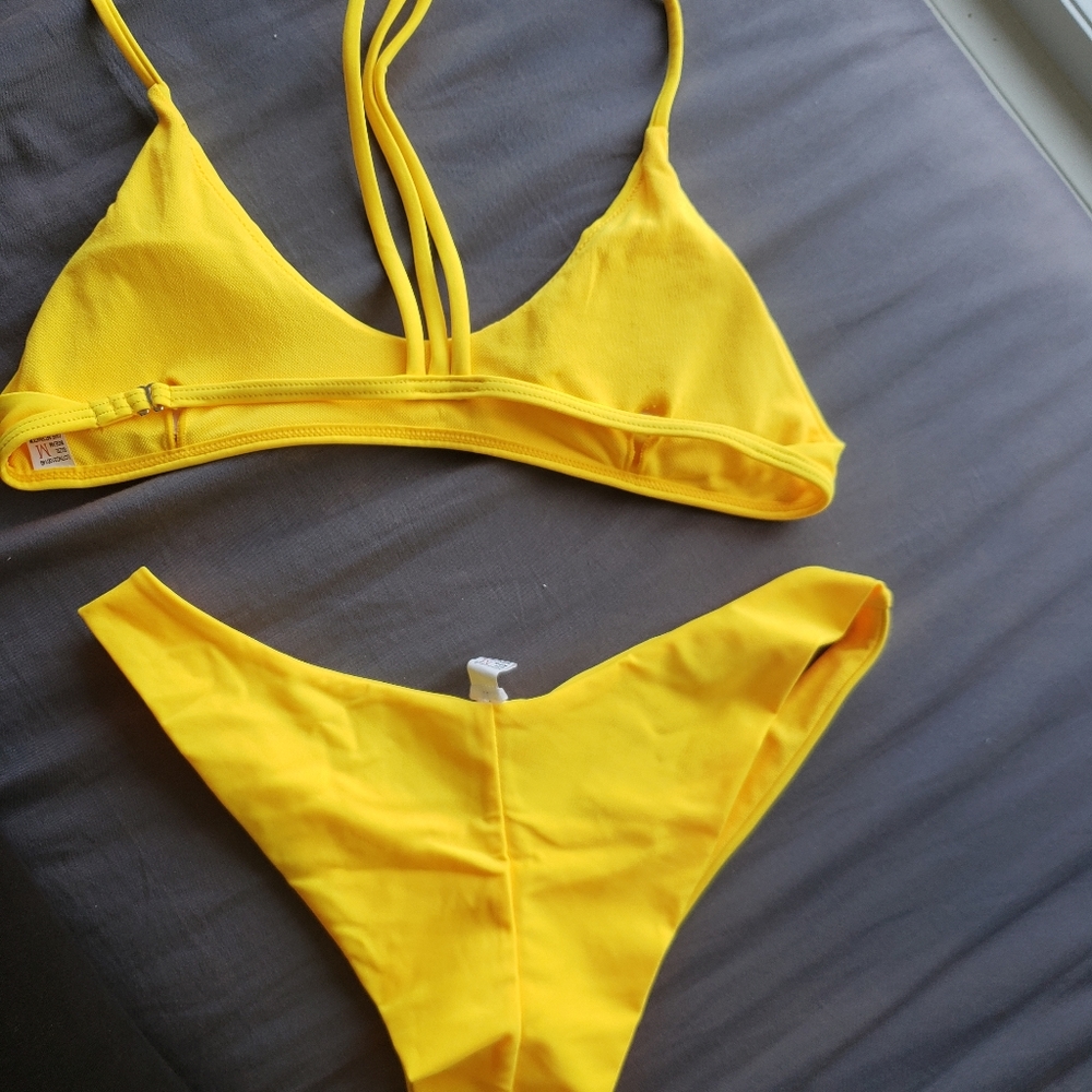 Bikini - Picture 2 of 3